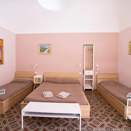 3d House Centro Pansiyon Katanya